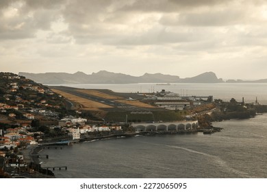 Aeropuerto internacional de Madeira por la mañana