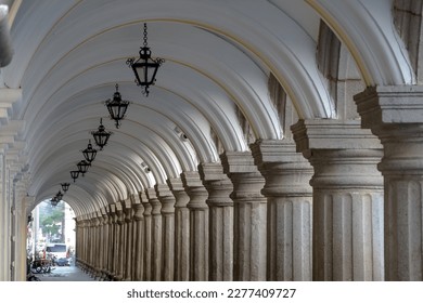รายละเอียดทางสถาปัตยกรรมของ Central Park of Antigua Guatemala หรือที่เรียกกันทั่วไปว่า Antigua หรือ La Antigua ซึ่งเป็นเมืองในที่ราบสูงตอนกลางของกัวเตมาลา อดีตเมืองหลวงของกัวเตมาลา