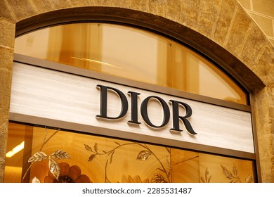 Dior png images