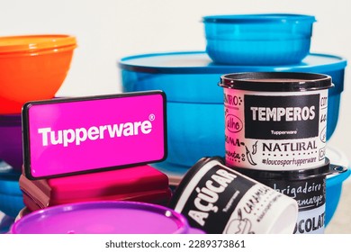 File:Tupperware Brands Corporation logo.svg - Wikipedia