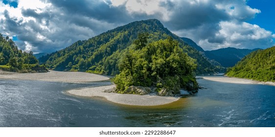 Buller River (Kawatiri) river bend in the South Island of New Zealand.