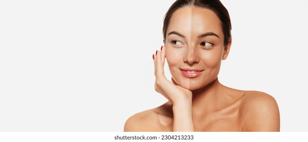Mulher bonita, menina sorrindo com rosto meio bronzeado sobre fundo branco de estúdio. Pele de mulher antes e depois de loção bronzeadora, spray de protetor solar. Conceito de saúde, férias, protetor solar e cosméticos bronzeadores