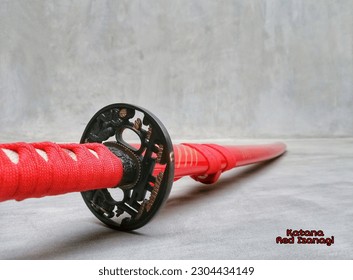 Červený japonský meč katana izanagi