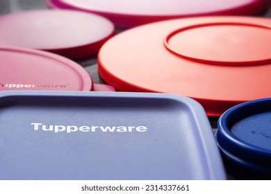 File:Tupperware Brands Corporation logo.svg - Wikipedia