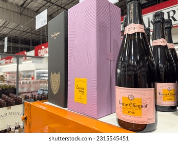 Veuve Clicquot Champagne Logo PNG Transparent & SVG Vector - Freebie Supply