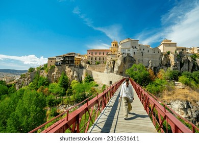 Cuenca, Hiszpania. Most San Pablo i wiszące domy
