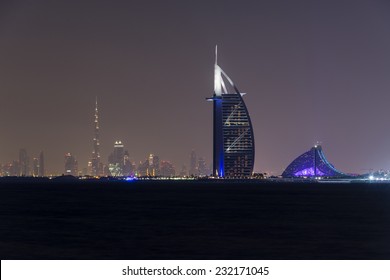 Diambil dari Palm Jumeirah, Anda dapat melihat bangunan ikonik Dubai antara lain: Burj Khalifa, Burj al Arab dan Jumeirah Beach Hotel.