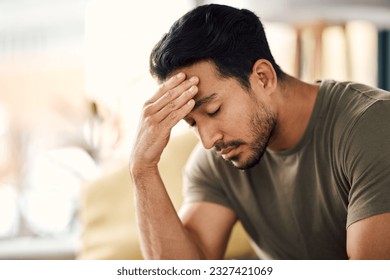 Midd, Kappwéi a Stress vum Mann an der Stuff mat mentaler Gesondheet, Middegkeet an traurege Problem. Gesiicht, Depressioun a frustréiert männlech Persoun mat Besuergnëss, Gehir Niwwel oder Kris vum Echec, Feeler oder Schold