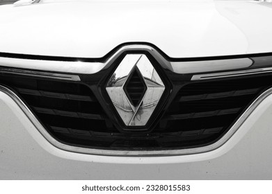 Renault Megane Logo PNG Transparent & SVG Vector - Freebie Supply