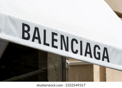 4 outfit phối đồ giày Balenciaga Triple S nam đẹp  ngầu  Shopgiayreplica