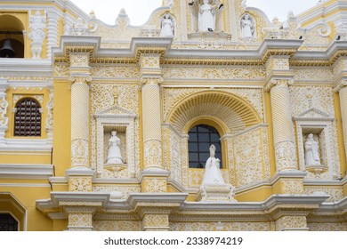 Biserica și Mănăstirea La Merced situate în orașul Antigua Guatemala