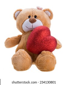 Teddybär, der ein Herz auf weißem Hintergrund hält