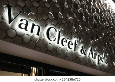 Van cleef & arpels Logo PNG Vector (AI) Free Download