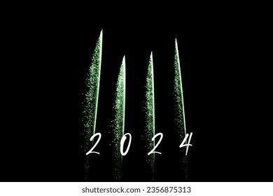 Gëzuar Vitin e Ri 2024 me raketa fishekzjarre jeshile në prag të Vitit të Ri. Ngjarja e fishekzjarrëve luksoze në qiell tregon festimin e ndërrimit të vitit. Koha e festës në sezonin e festave. Sfondi premium i jetës së natës argëtuese