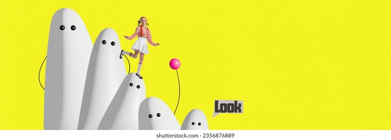 Contemporary Art Collage. Klengt Meedchen gekleet Retro Outfit danzt um Kapp ee vu fënnef grousse wäisse Geeschter isoléiert gréngen Hannergrond. Konzept vu Geheimnis, Fantasie, Halloween, Moud, Albtraum. Banner