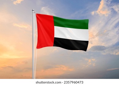 Drapeau des Émirats arabes unis flottant dans le ciel au coucher du soleil