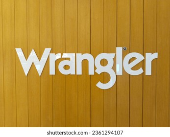 wrangler jeans logo