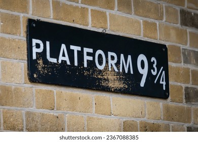 Platform 9 3/4 Logo PNG Vector (AI) Free Download