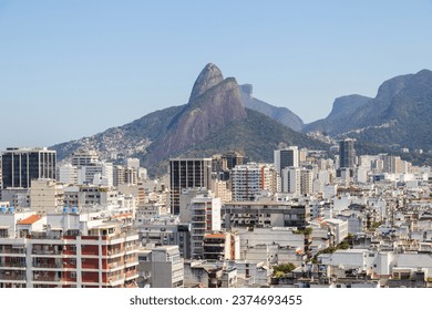 Blick auf die Two Hill Brothers in Rio de Janeiro, Brasilien.