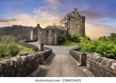 Dvorac Eilean Donan sa dramatičnim zalaskom sunca, Škotska.