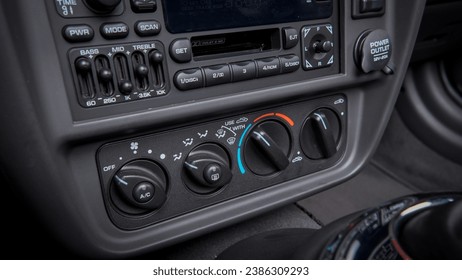 Radio- en klimaatregeling in een auto