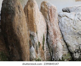 Gambar-gambar misterius di batu makam Ratu Anya, Lembah Clogher, Makam Knockmany Passage