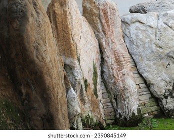 Gambar-gambar misterius di batu makam Ratu Anya, Lembah Clogher, Makam Knockmany Passage