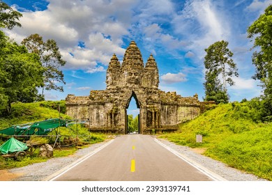 Magnifique porte historique à Siem Reap