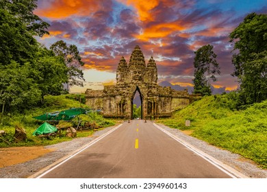 Magnifique porte historique à Siem Reap