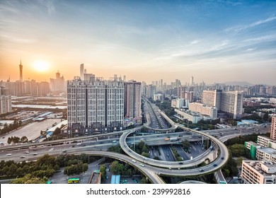 広州、HDR 画像の夕暮れ時の近代都市インターチェンジ高架