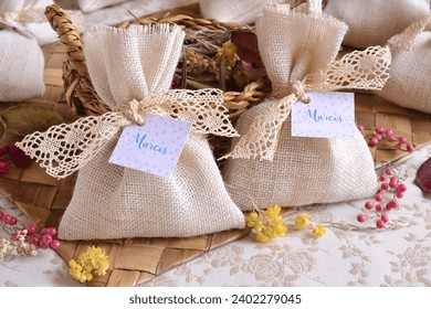 Baby-Taufgeschenke für Jungen, Duftsäckchen, weiße Jutesäckchen mit Baumwollspitze, originelle Souvenirs zur Erstkommunion oder Geburtstagsfeier, personalisiert mit dem Namen des Jungen