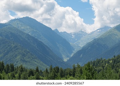 Sogni azzurri tra cime verdeggianti