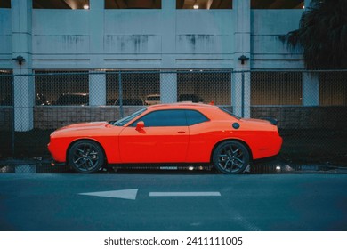 coche rojo en la calle miami