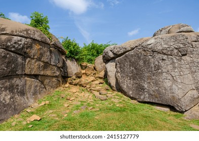 La guarida del diablo en el parque militar nacional de Gettysburg, campo de batalla de la Guerra Civil estadounidense, en Gettysburg, Pensilvania, EE. UU.