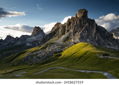 義大利南蒂羅爾州 Giau Pass 義大利多洛米蒂山 Nuvolau 群 Ra Gusela 峰的景觀。