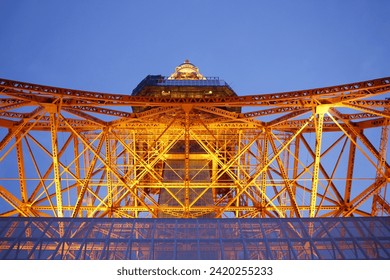 Dies ist eine Aussicht, die ich hatte, als ich den Tokyo Tower besuchte und auf ihn hinunterblickte, weil er so schön war.