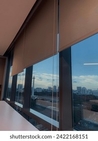 bella vista di Monas e del cielo dalla finestra