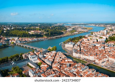 Pamje panoramike ajrore e Bayonne. Bayonne është një qytet dhe komunë në Francën jugperëndimore.