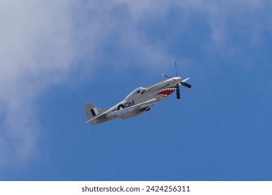 RAAF P51 Mustang VH-SVU (A68-750) прави демонстрация в Джилонг, Австралия за деня на Австралия на 26 януари 2024 г.