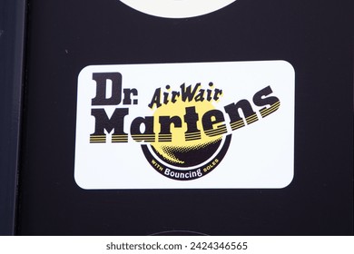 Dr martens outlet origen logo