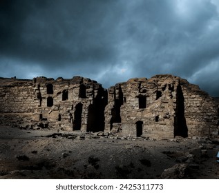 Ruinas antiguas de los castillos de Halabia y Zalabia, uno de los sitios arqueológicos más famosos de la Gobernación de Deir ez-Zor en Siria, que datan de aproximadamente 1149-1131 a. C.