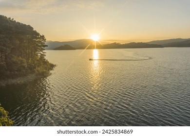 hoàng hôn trên hồ Umiam Meghalaya SHillong