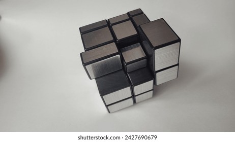 Cubul Rubik este un puzzle combinat 3-D inventat în 1974 de sculptorul și profesorul de arhitectură maghiar Ernő Rubik. Inițial numit Cubul Magic.