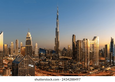 Đường chân trời của Dubai Burj Khalifa tòa nhà cao nhất thế giới nhìn từ trên xuống vào lúc chạng vạng các tòa nhà chọc trời ở trung tâm thành phố