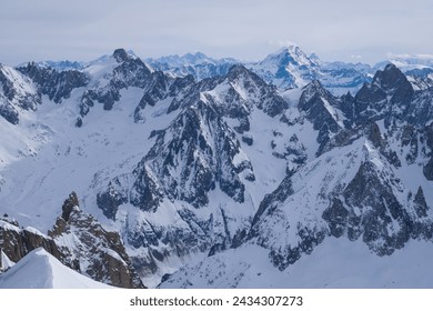 O maciço do Monte Branco, na fronteira entre França, Itália e Suíça.