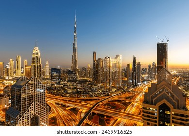 Đường chân trời của Dubai Burj Khalifa tòa nhà cao nhất thế giới nhìn từ trên xuống vào lúc chạng vạng các tòa nhà chọc trời ở trung tâm thành phố
