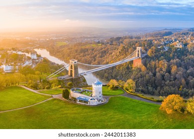 Viseći most Clifton koji se proteže preko rijeke Avon i povezuje Cliftona i Leigh Woods, Bristol, Engleska, Ujedinjeno Kraljevstvo, Europa