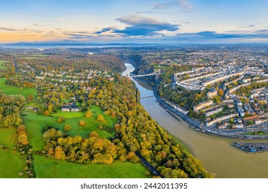 Viseći most Clifton koji se proteže preko rijeke Avon i povezuje Cliftona i Leigh Woods, Bristol, Engleska, Ujedinjeno Kraljevstvo, Europa