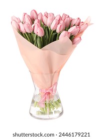 Buquê de lindas tulipas cor-de-rosa em vaso, isolado em fundo branco.