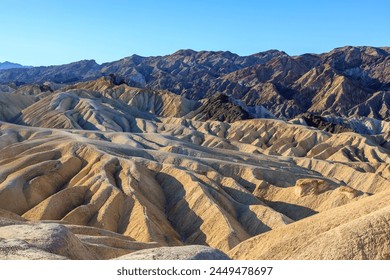 มุมมองของ Twenty Mule Team Canyon จาก Zabriskie Point ในอุทยานแห่งชาติ Death Valley : Death Valley, CA, USA